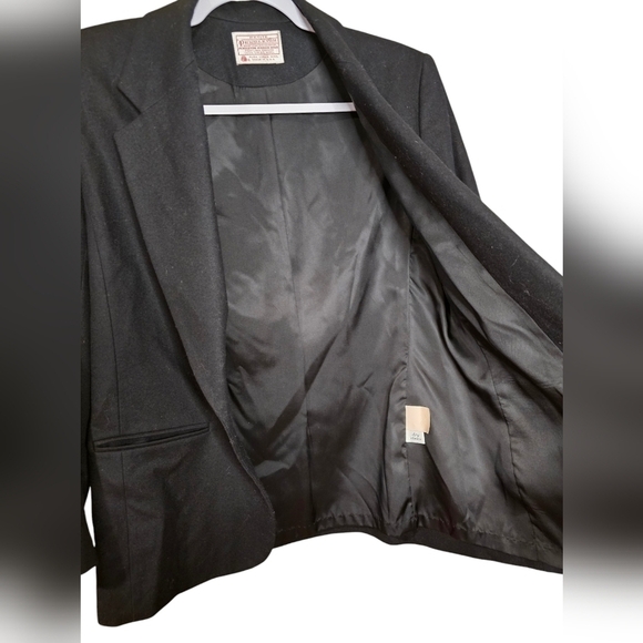 Vintage black wool Pendleton blazer. S/M - Picture 4 of 5